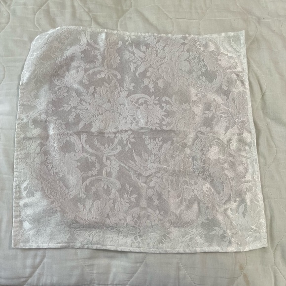 4. New Elegant White Napkins!  Not been used! Like new! NWOT! - Picture 3 of 3